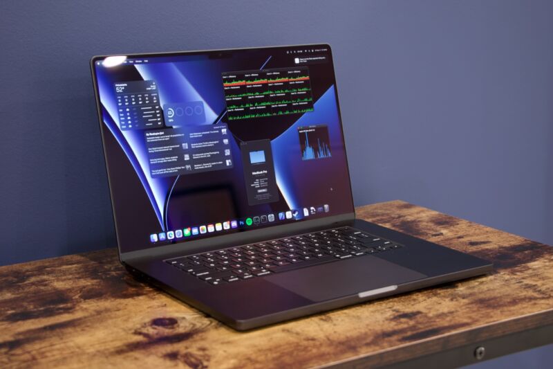 Revisão: M3 MacBook Pro Crams de 16 polegadas da Apple Speed em um laptop