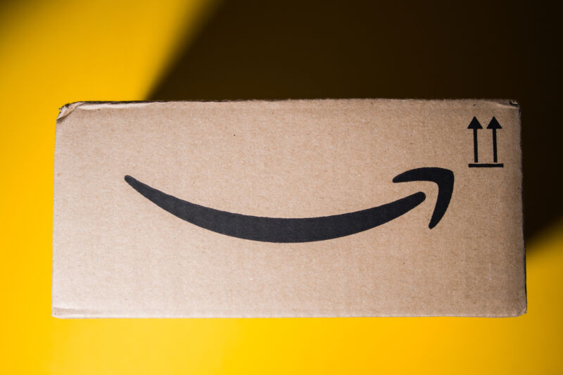 Amazon esconde itens mais baratos com entrega mais rápida, o processo alega