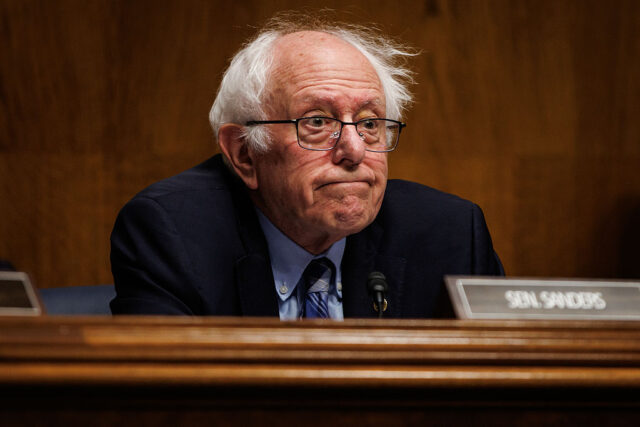 Trump nos confirma que está buscando 10% de participação na Intel.Bernie Sanders aprova