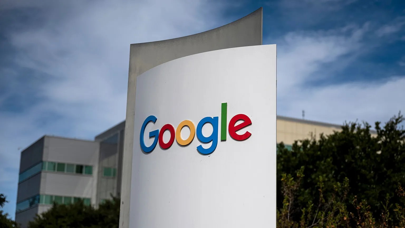 Funcionário do Google acusado de usar dados internos para ganhar US$ 1,2 milhão no Polymarket